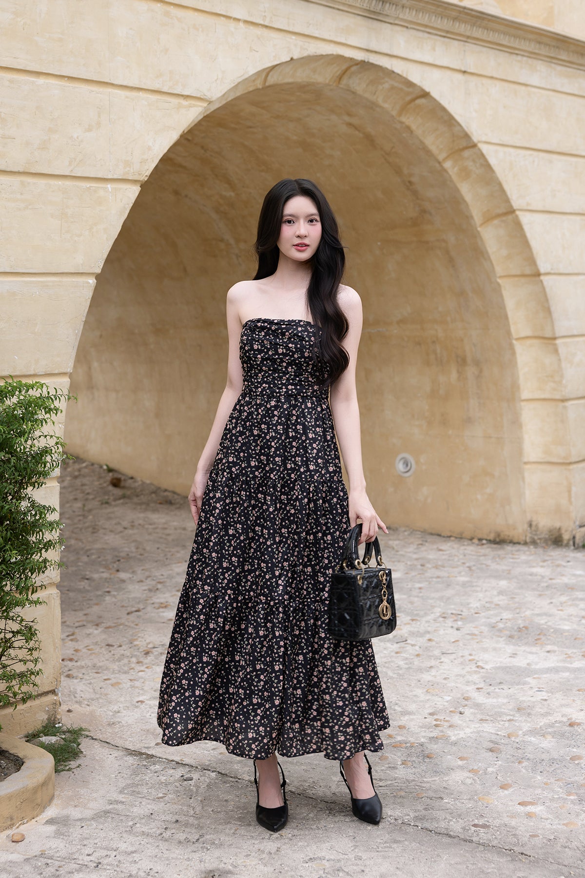 OASIS FLORAL PADDED MAXI DRESS IN BLACK OASIS FLORAL PADDED MAXI DRESS IN BLACK