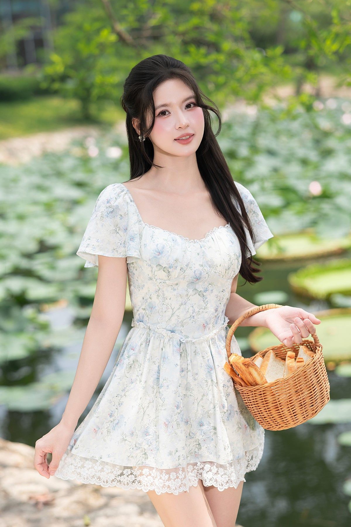 TRISELLE FLUTTERS FLORAL DRESS IN BLUE