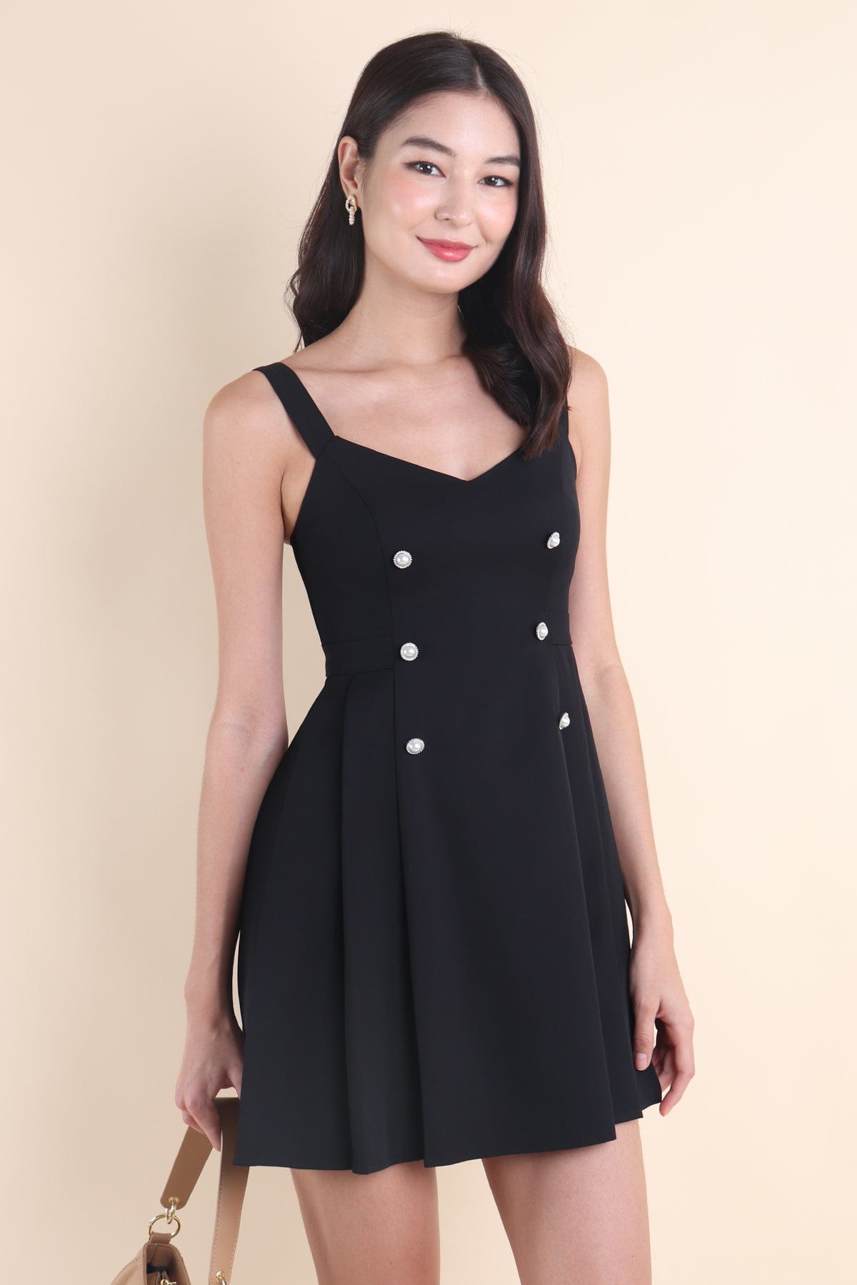 WINDSOR PLEATED DRESS IN BLACK | NEONMELLO WINDSOR PLEATED DRESS IN BLACK | NEONMELLO