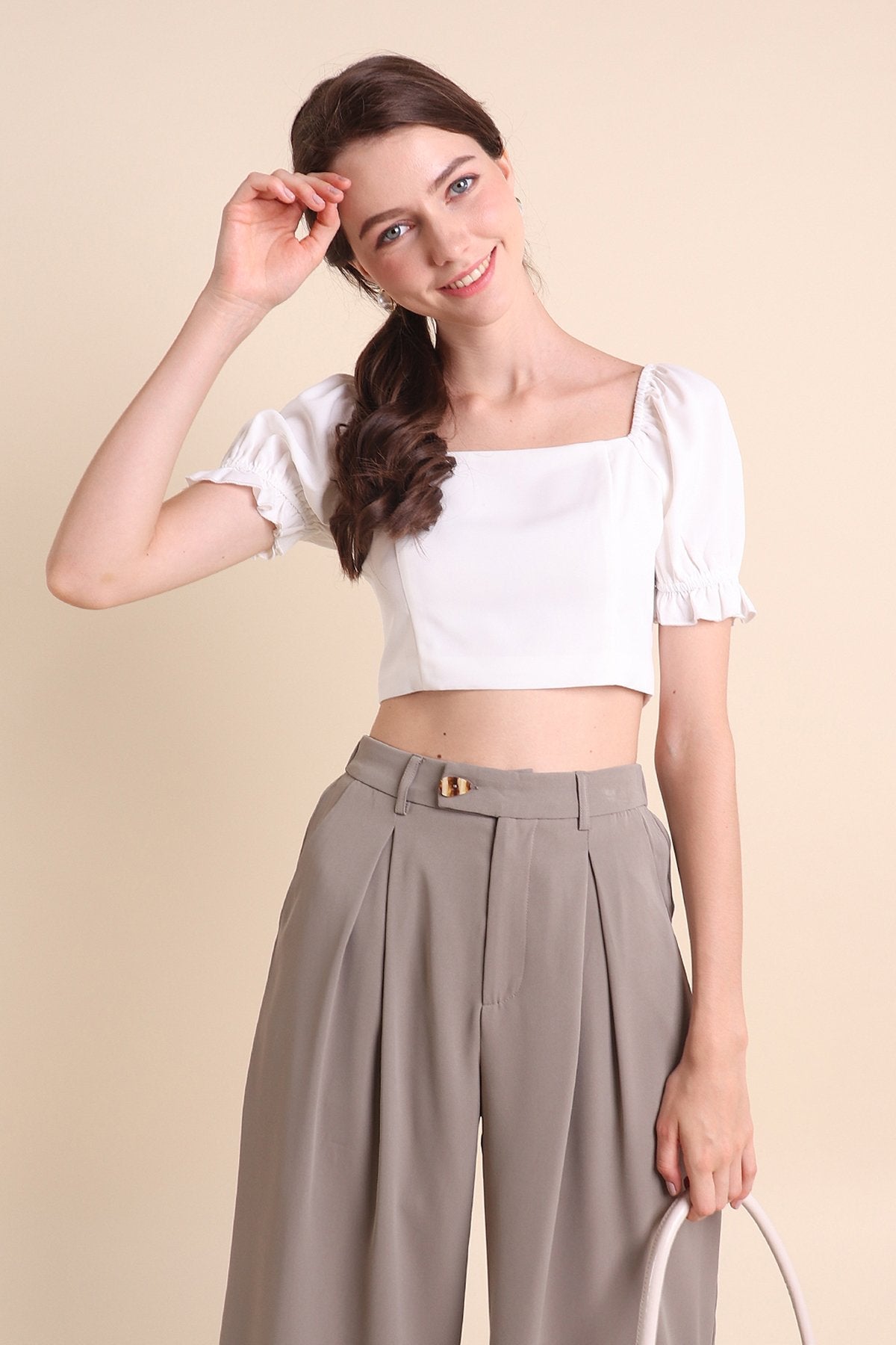 MADEBYNM PIXIE PUFF SLEEVE CROPPED TOP IN WHITE