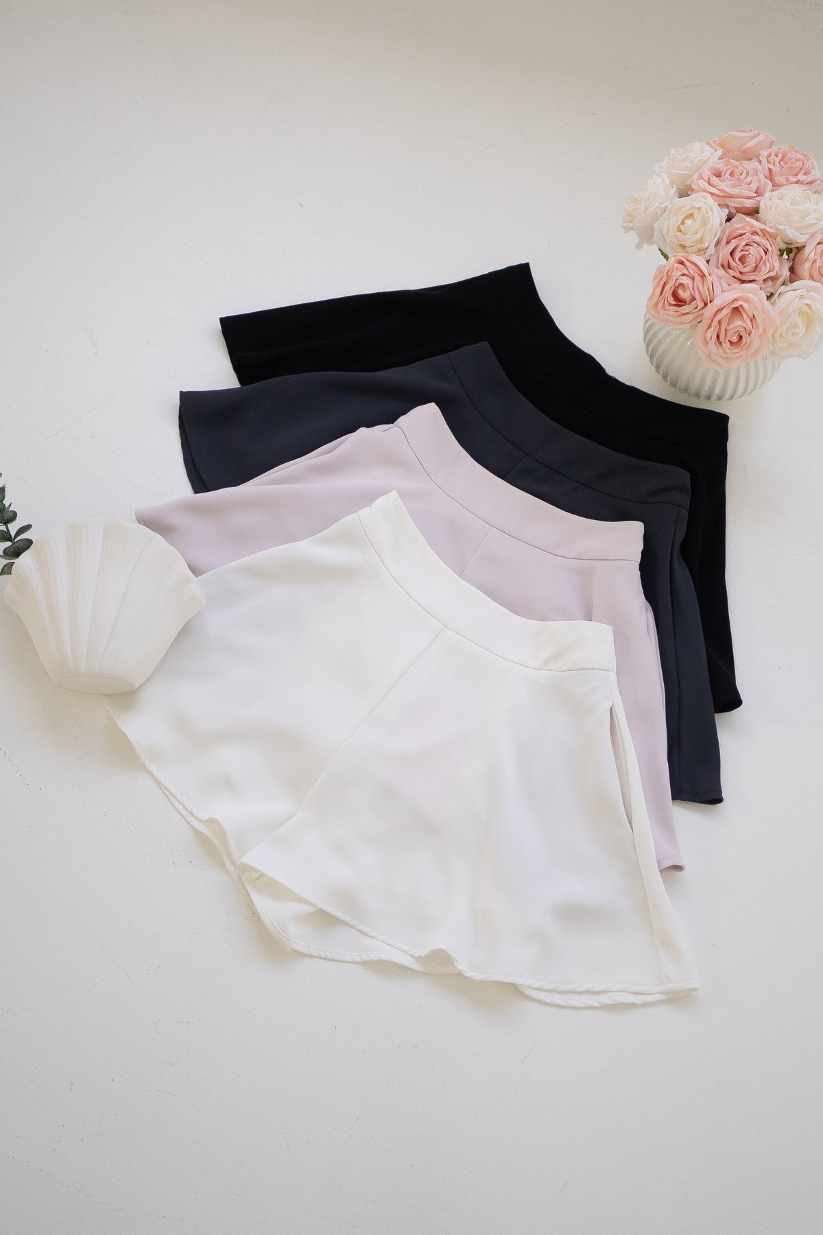 ELLABELLE SHORTS IN WHITE | NEONMELLO