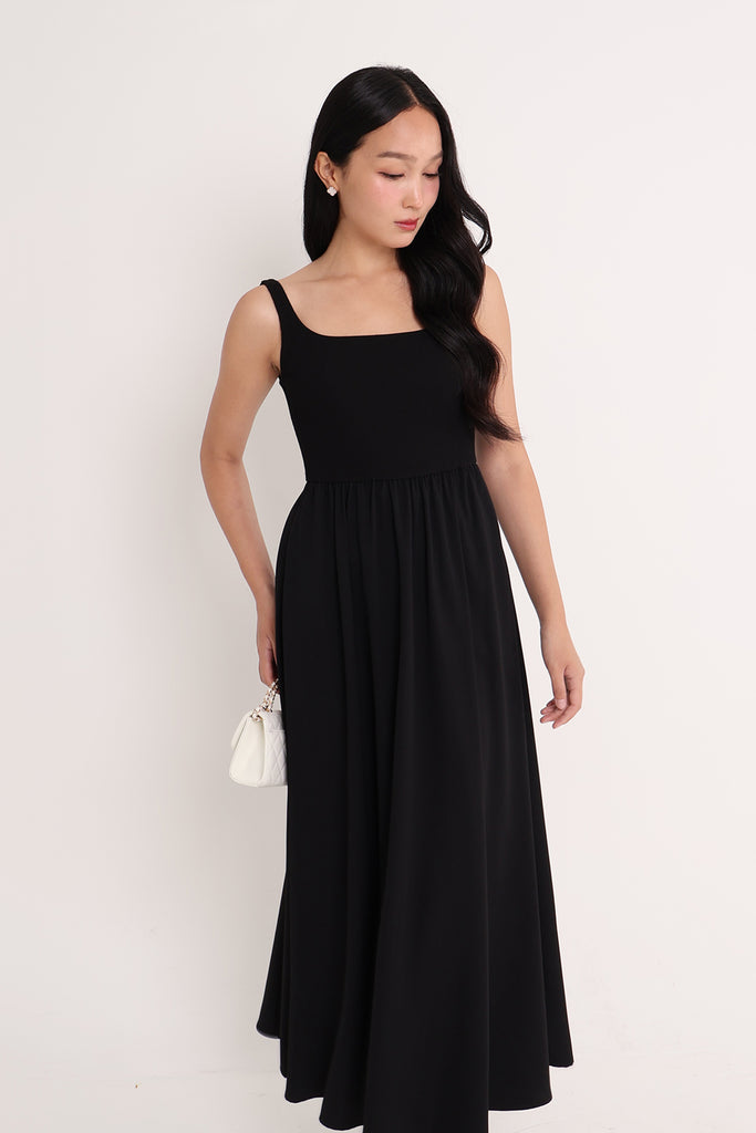 定価39万タグ付き新品LEONIE DRESS W2968 Black RESTOCKED**LEONIE PADDED RIBBED MAXI DRESS IN BLACK
