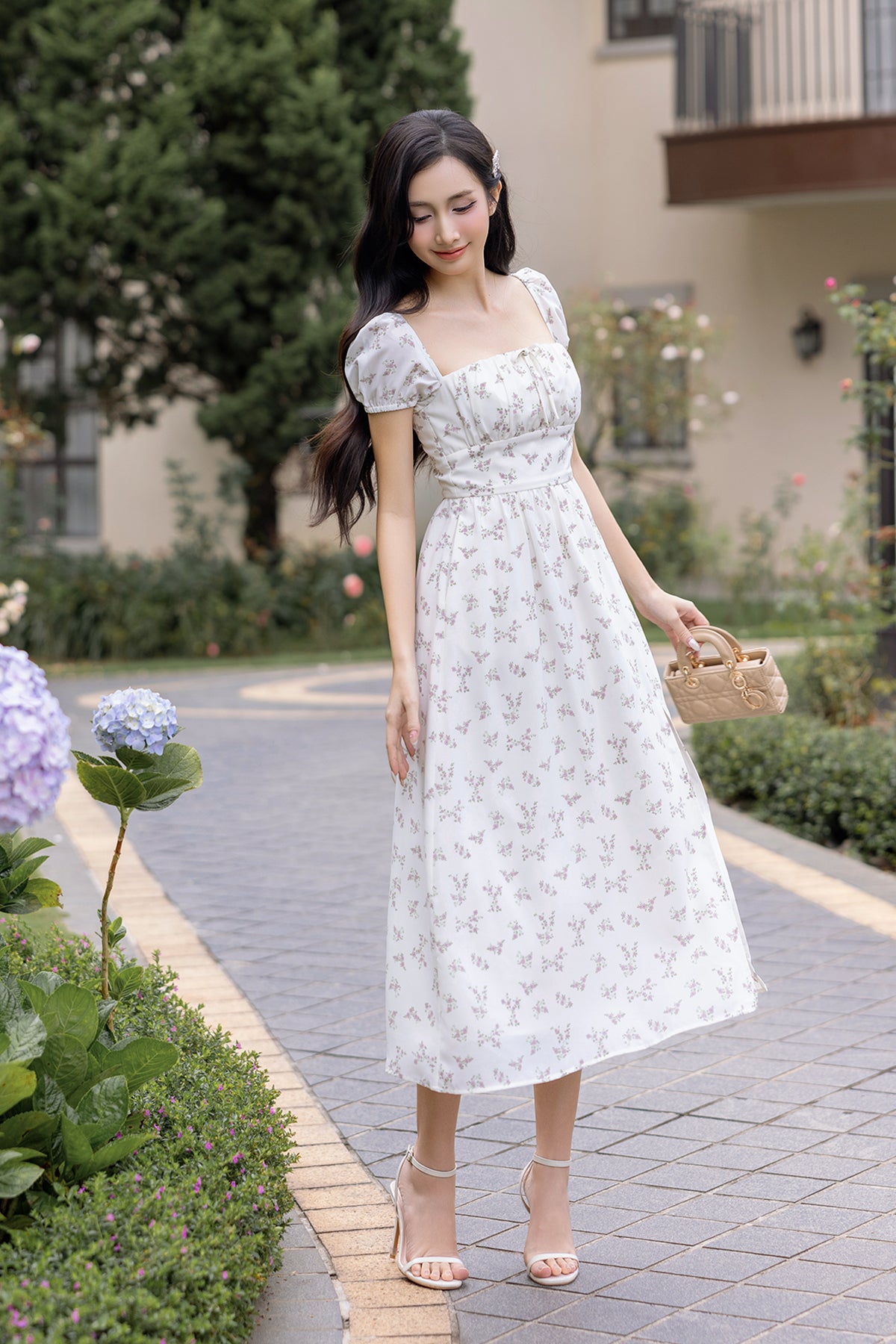 SOLIEL FLORAL PADDED MAXI IN WHITE