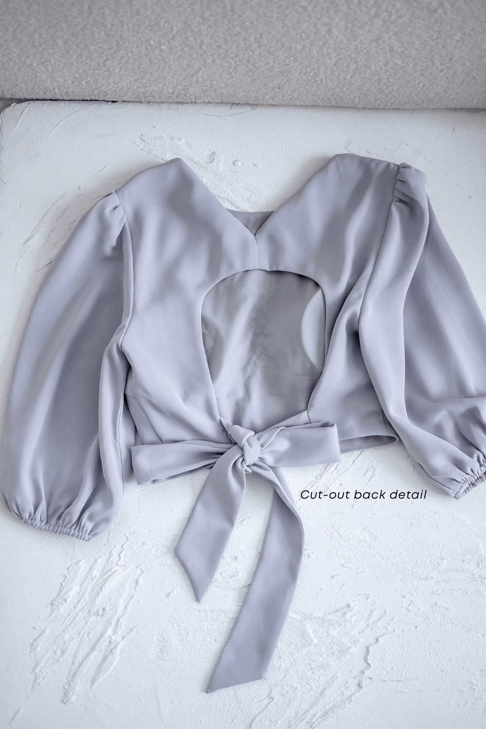 CREST PADDED TIE-BACK SLEEVE TOP IN WHITE
