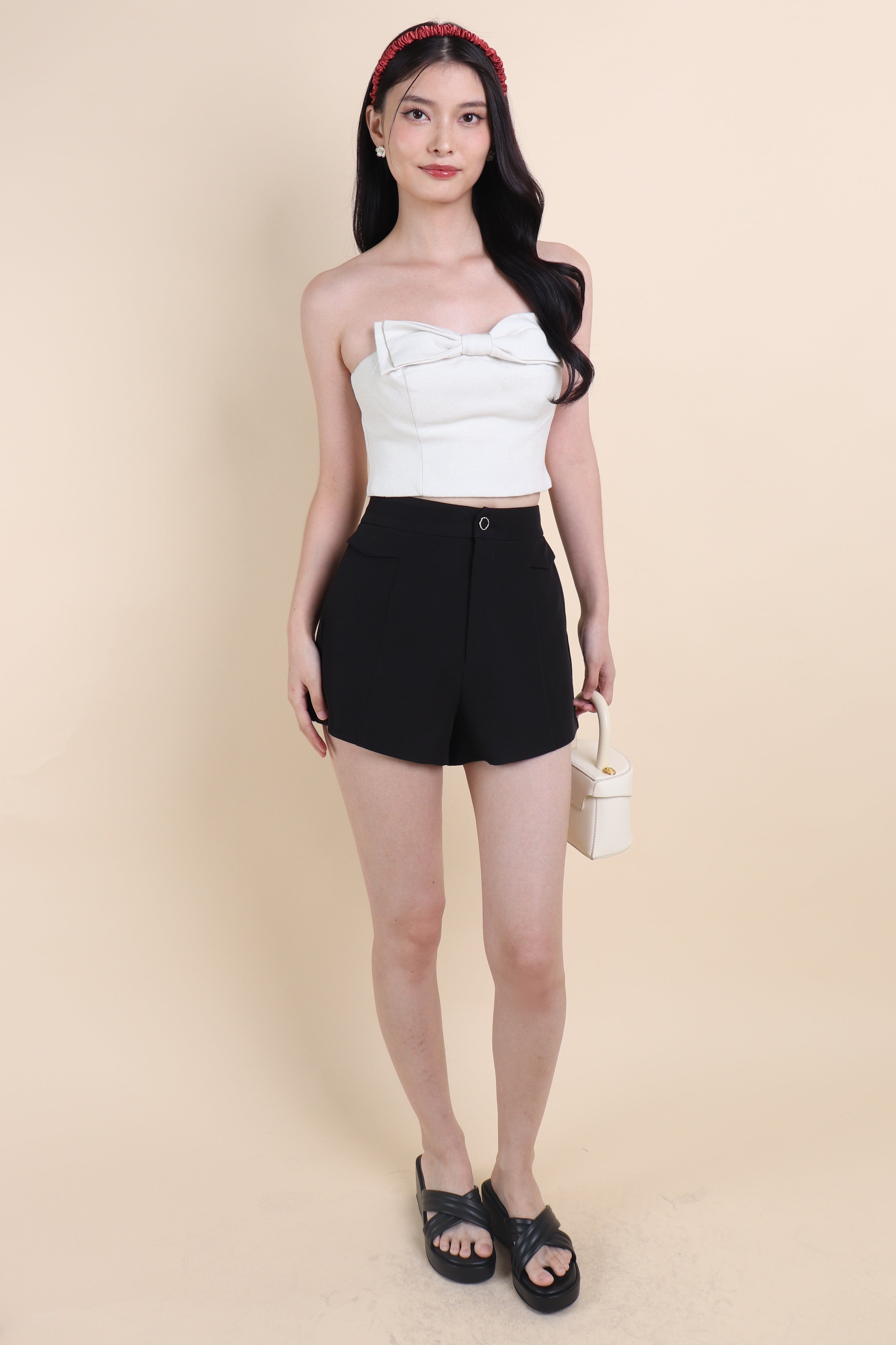 GALE CURVE HEM SHORTS IN BLACK | NEONMELLO