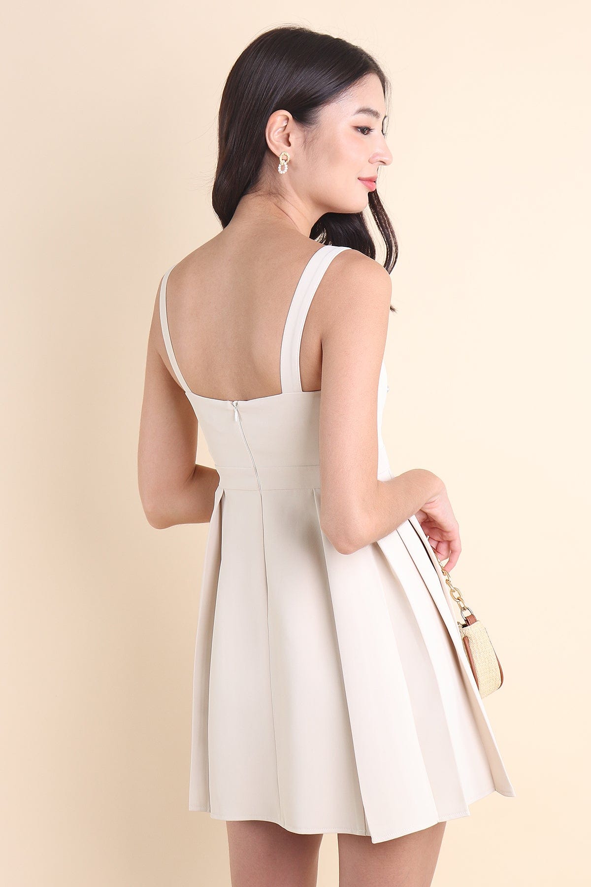WINDSOR PLEATED DRESS IN OAT