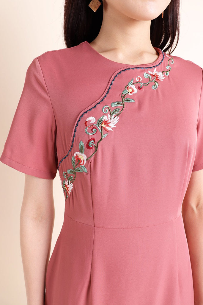 MADEBYNM JIXIANG REMOVABLE COLLAR EMBROIDERY SLEEVE DRESS IN ROSEWOOD [XS/S/M/L/XL] - NEONMELLO