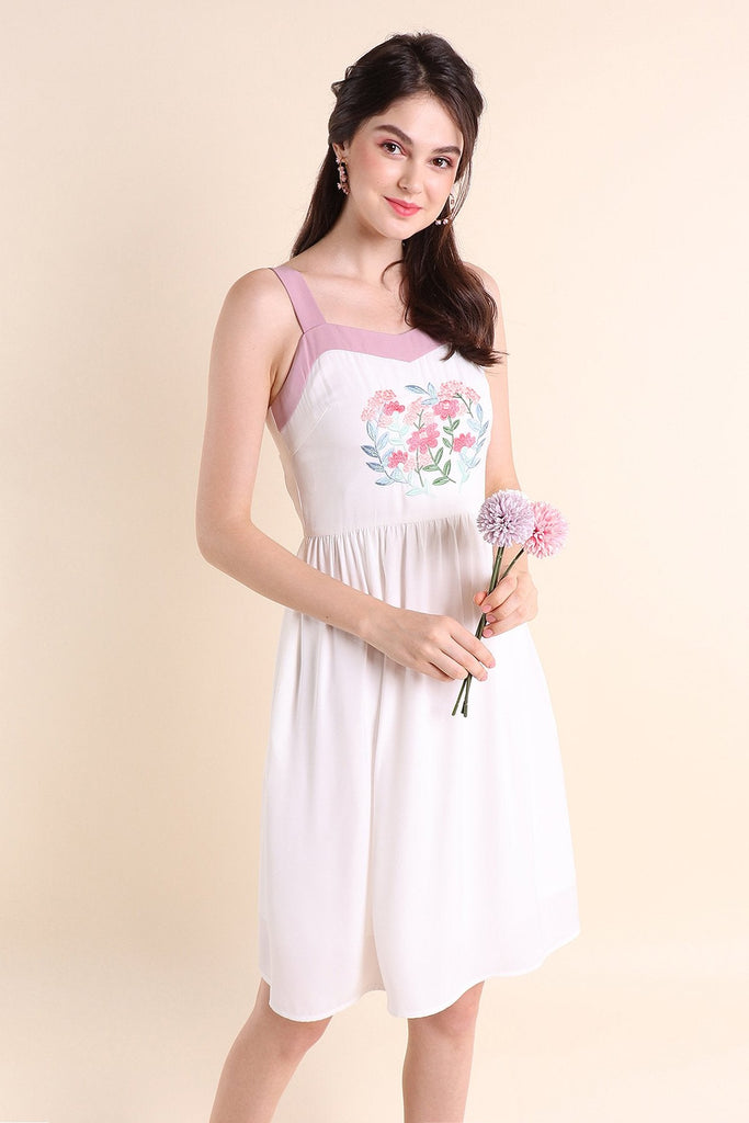 MADEBYNM LEILA FLORAL EMBROIDERY A-LINE DRESS IN WHITE [XS/S/M/L/XL] - NEONMELLO